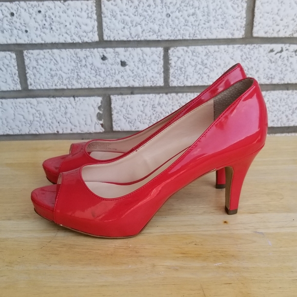 Red peep-toe heels - Picture 3 of 12